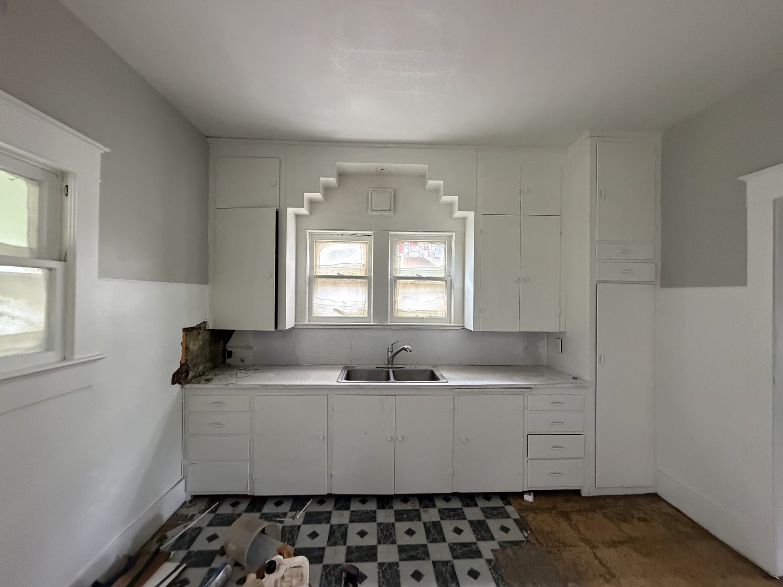 Kitchen before renovation